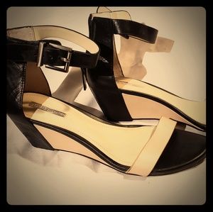 Low heeled sandal